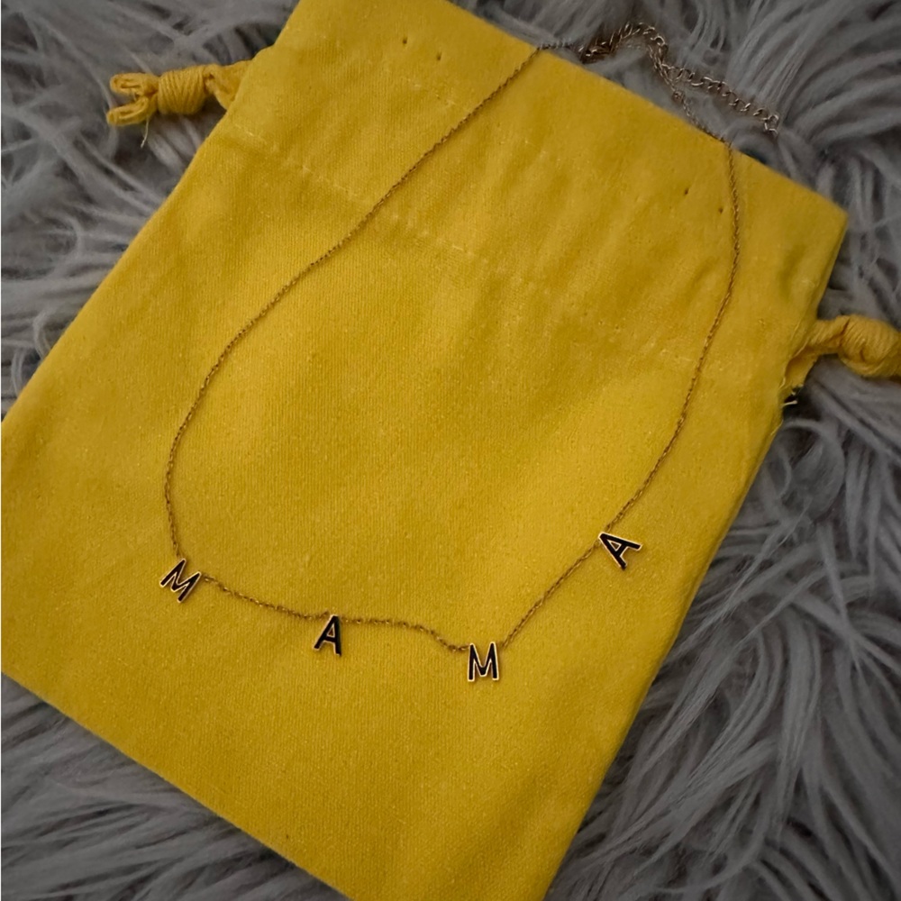 Mama necklace in black and gold